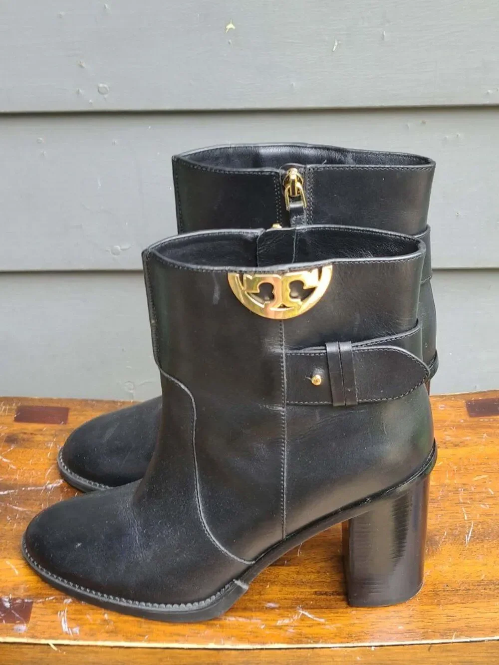 Tory Burch Black Leather Sydney Boots With Gold Tone Logo Size 8 NWOT